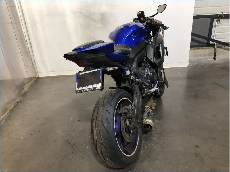 YAMAHA R7 