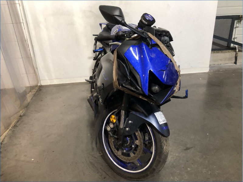 YAMAHA R7 