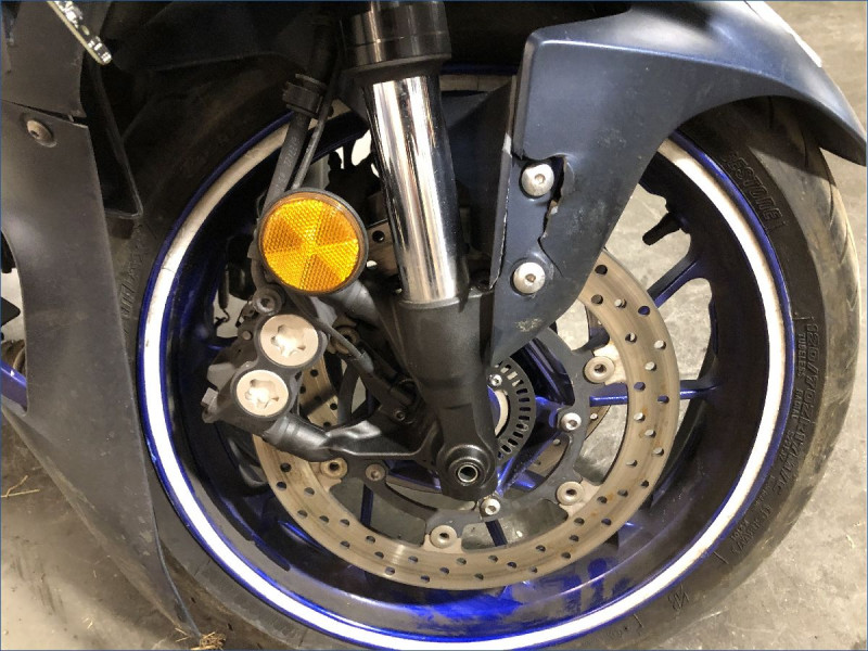 YAMAHA R7 