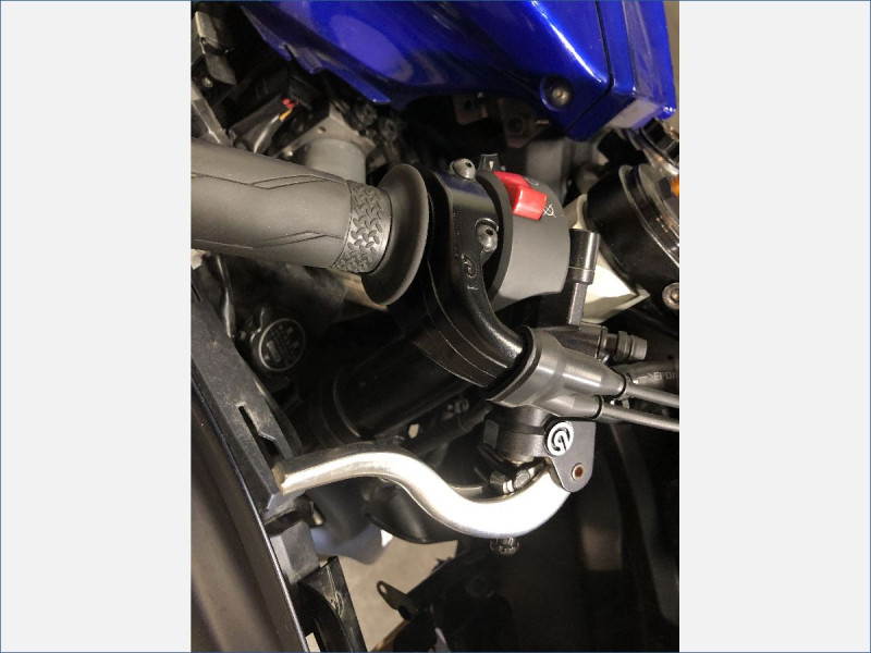 YAMAHA R7 
