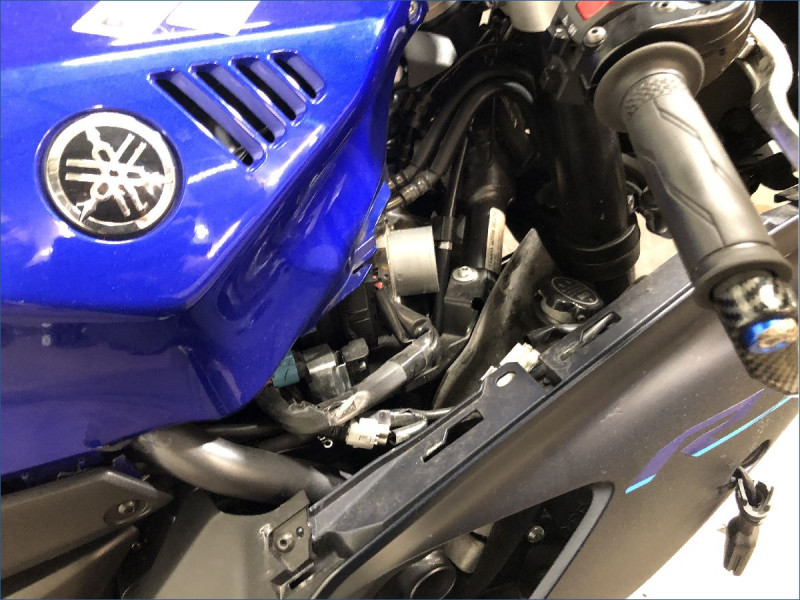 YAMAHA R7 