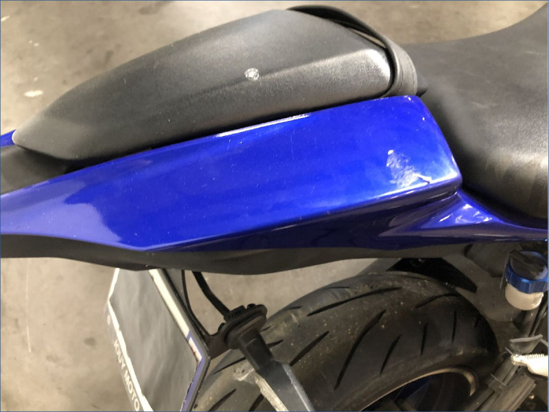 YAMAHA R7 