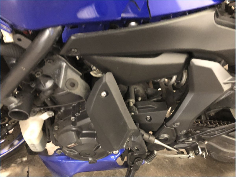 YAMAHA R7 