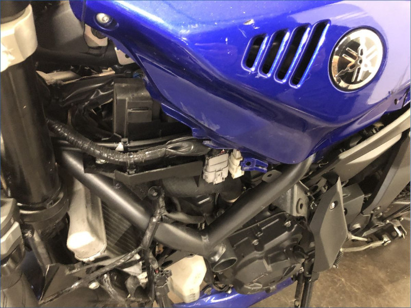YAMAHA R7 