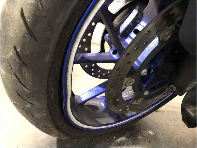 YAMAHA R7 