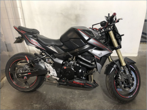 SUZUKI 750 GSR 