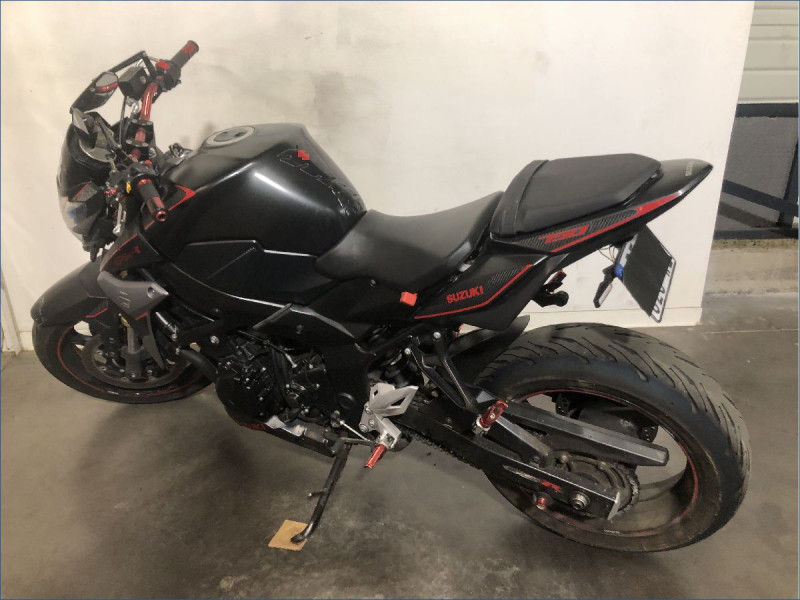 SUZUKI 750 GSR 