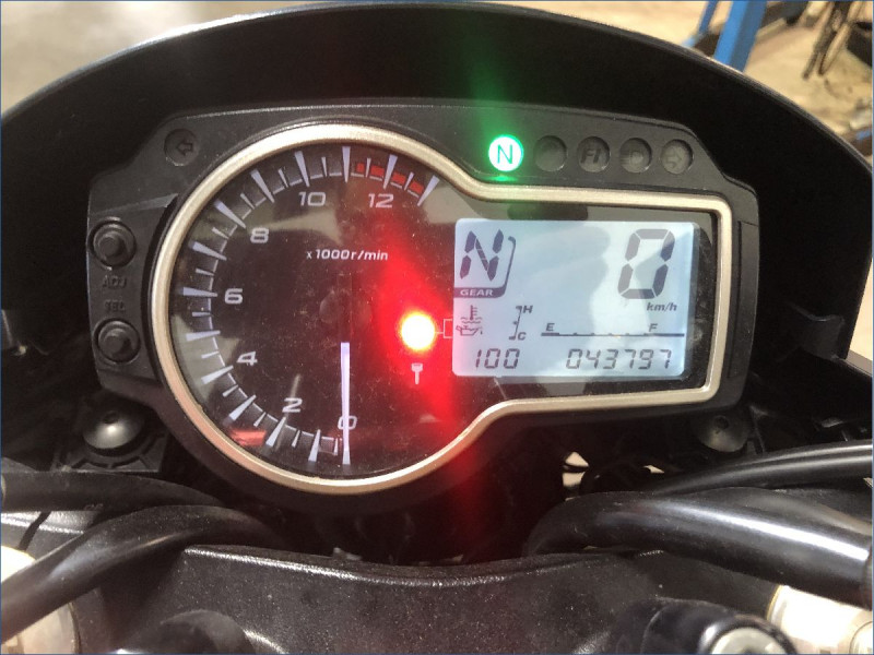 SUZUKI 750 GSR 