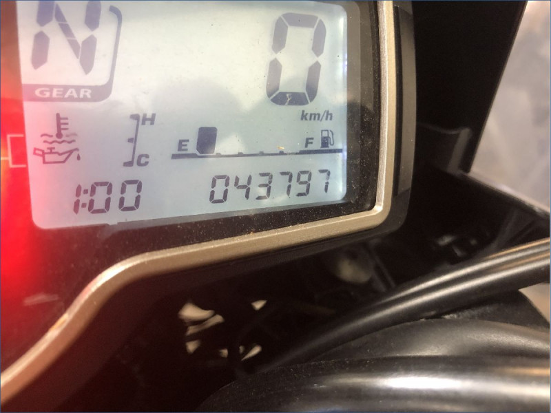 SUZUKI 750 GSR 