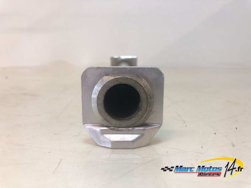 AXE DE ROUE ARRIERE SUZUKI 1000 GSXR 2009