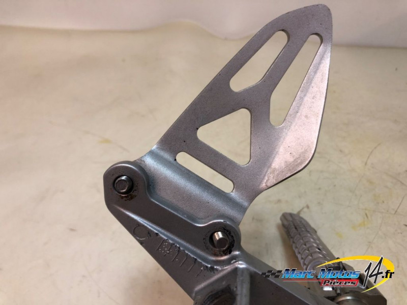 PLATINE AVANT DROITE SUZUKI 1000 GSXR 2009