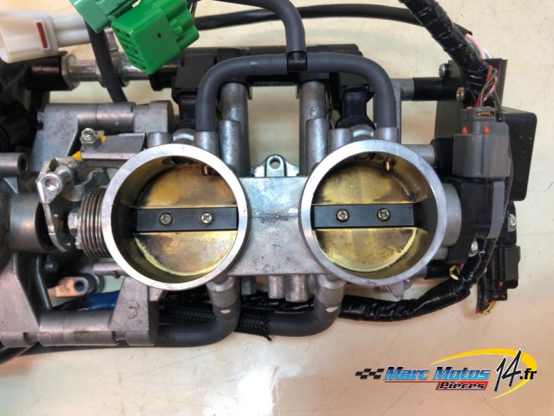 RAMPE D'INJECTION SUZUKI 1000 GSXR 2009