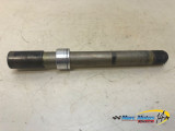 AXE DE ROUE AVANT TRIUMPH 955 SPRINT ST 2002