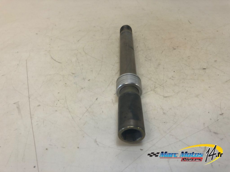 AXE DE ROUE AVANT TRIUMPH 955 SPRINT ST 2002