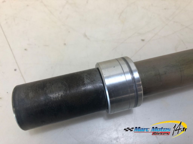 AXE DE ROUE AVANT TRIUMPH 955 SPRINT ST 2002