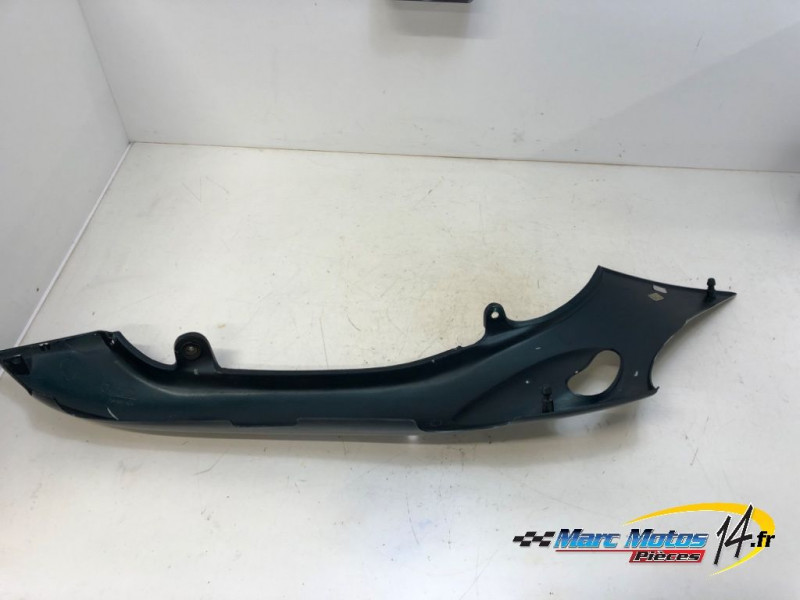CACHE LATERAL GAUCHE TRIUMPH 955 SPRINT ST 2002