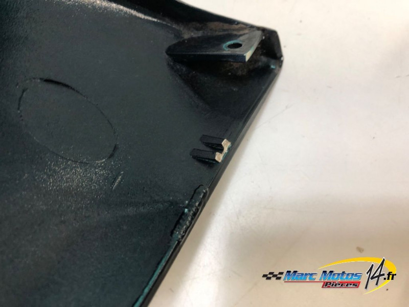 CACHE LATERAL GAUCHE TRIUMPH 955 SPRINT ST 2002