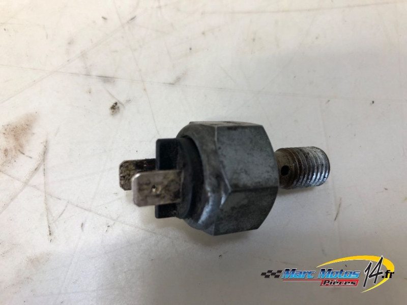 CONTACTEUR DE FREIN ARRIERE TRIUMPH 955 SPRINT ST 2002