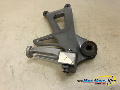 PLATINE ARRIERE DROITE TRIUMPH 955 SPRINT ST 2002