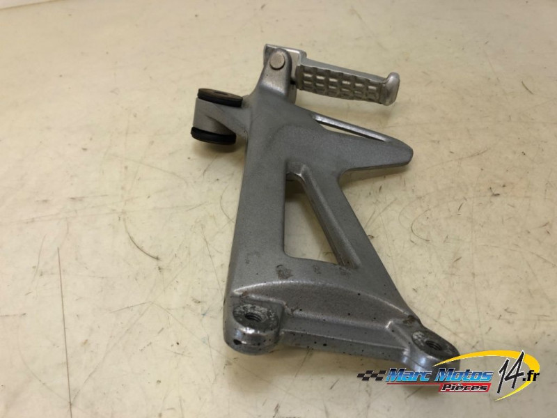 PLATINE ARRIERE DROITE TRIUMPH 955 SPRINT ST 2002