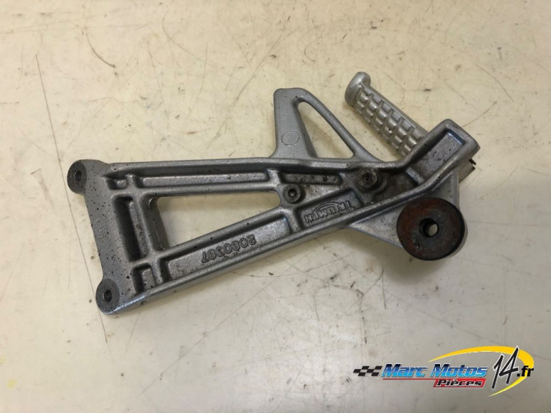 PLATINE ARRIERE DROITE TRIUMPH 955 SPRINT ST 2002