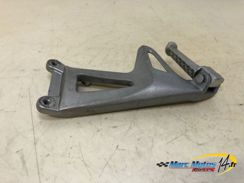 PLATINE ARRIERE GAUCHE TRIUMPH 955 SPRINT ST 2002