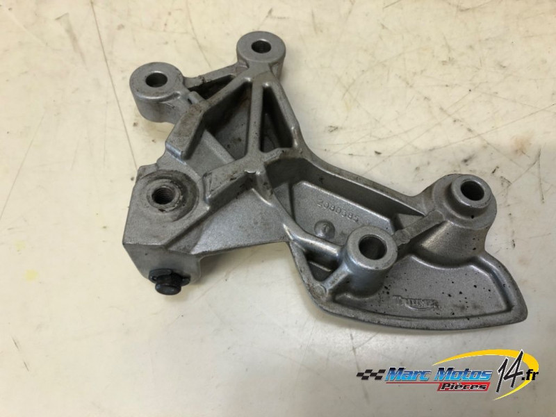 PLATINE AVANT DROITE TRIUMPH 955 SPRINT ST 2002