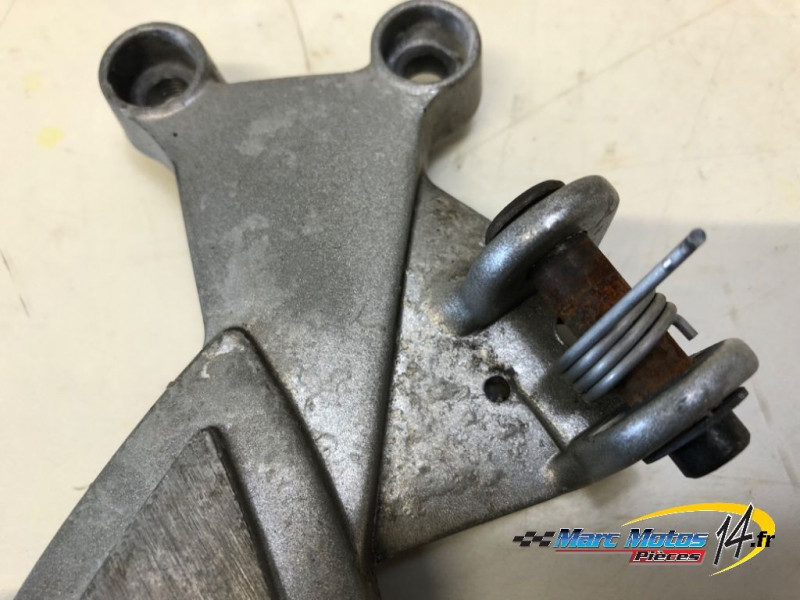 PLATINE AVANT DROITE TRIUMPH 955 SPRINT ST 2002
