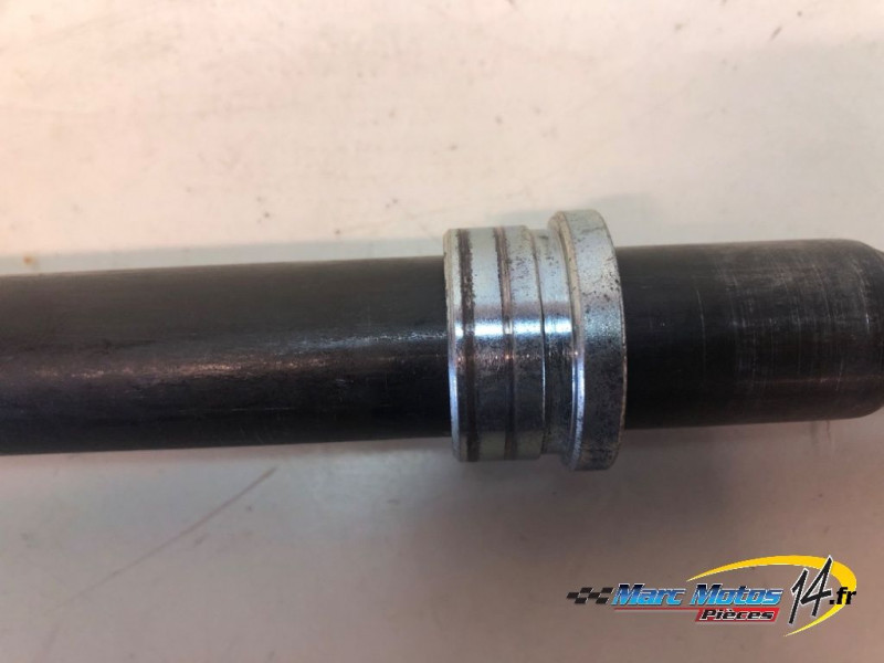 AXE DE ROUE AVANT YAMAHA 1300 XJR 2005