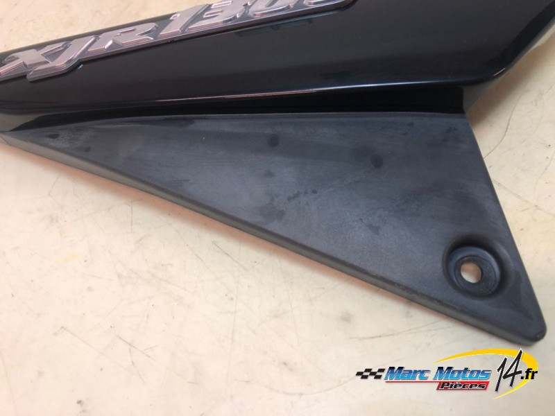 CACHE LATERAL INTERMEDIAIRE DROIT YAMAHA 1300 XJR 2005