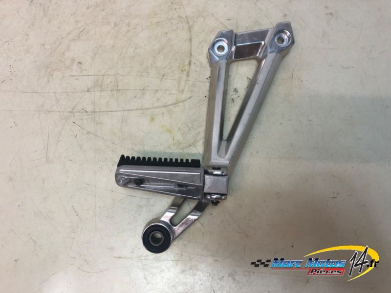 PLATINE ARRIERE DROITE YAMAHA 1300 XJR 2005