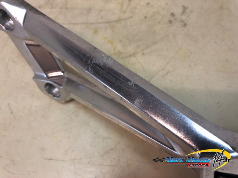 PLATINE ARRIERE DROITE YAMAHA 1300 XJR 2005