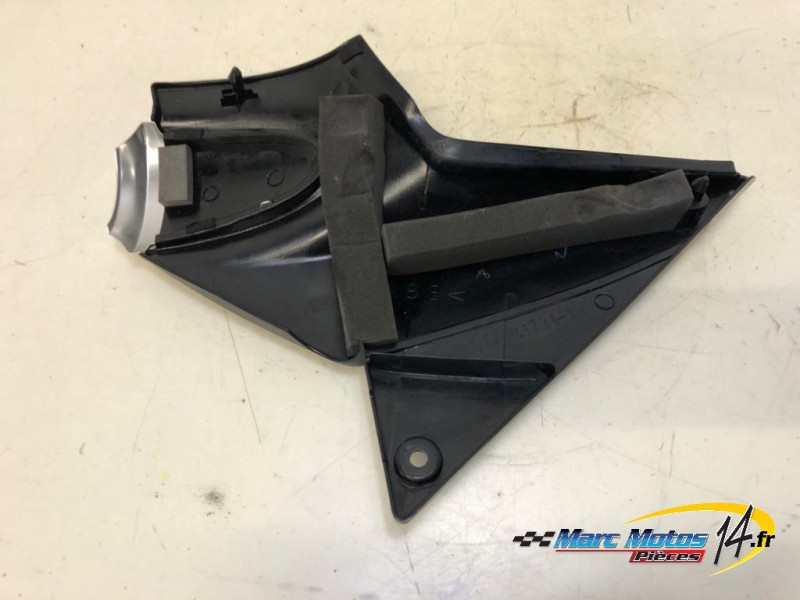HABILLAGE DE BOITE A AIR DROIT YAMAHA 1300 XJR 2006