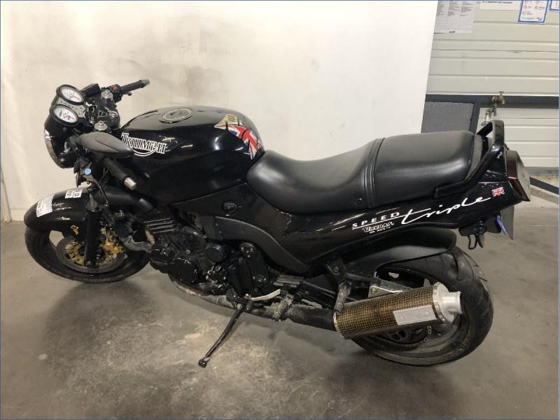 TRIUMPH 955 SPEED TRIPLE 