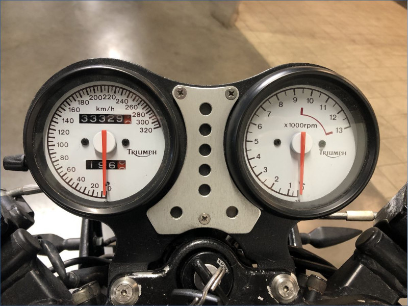 TRIUMPH 955 SPEED TRIPLE 