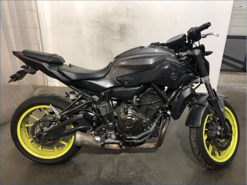 YAMAHA MT07 
