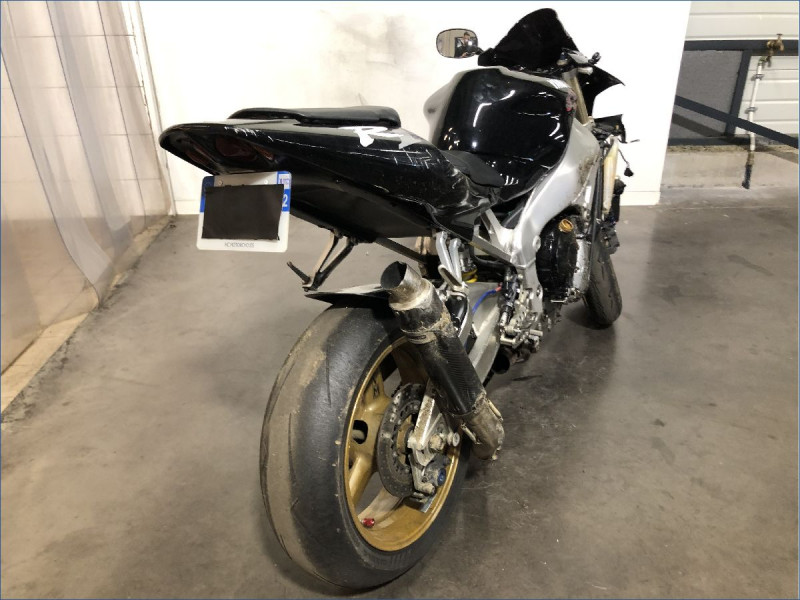 YAMAHA R1 