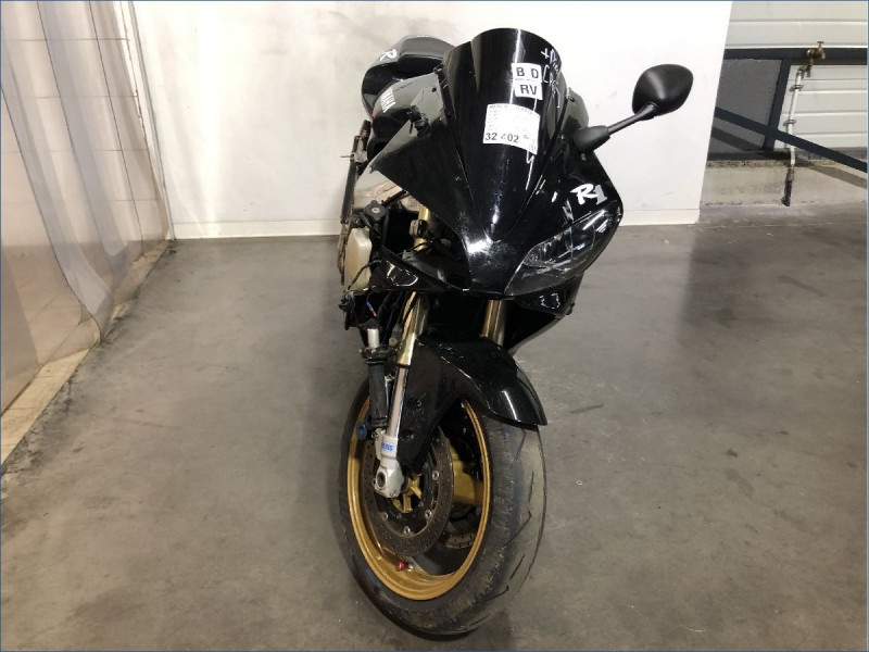 YAMAHA R1 