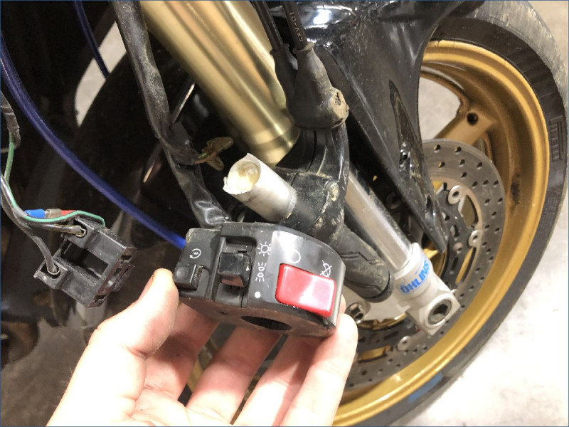YAMAHA R1 