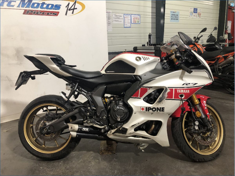 YAMAHA R7 A2