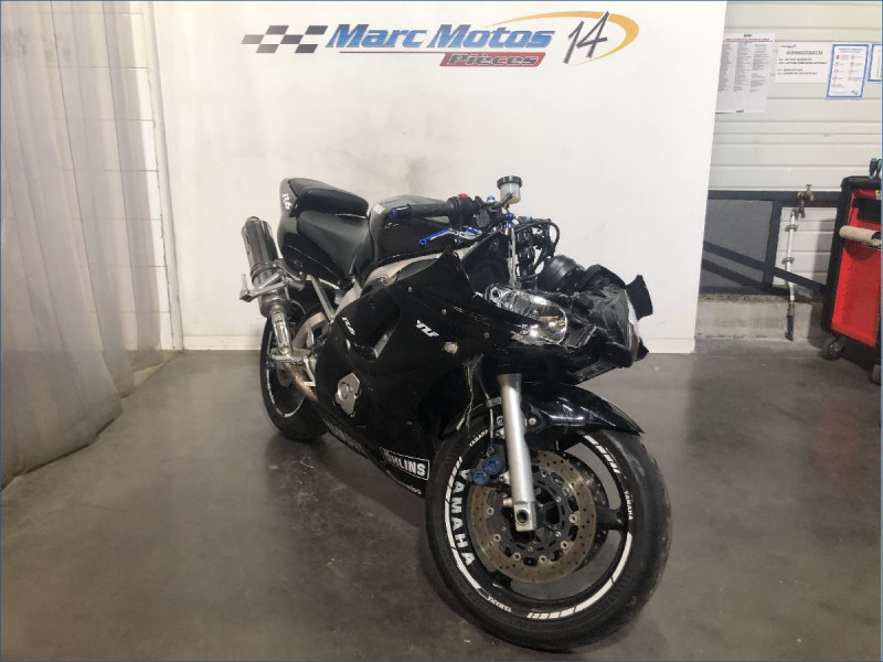 YAMAHA R6 