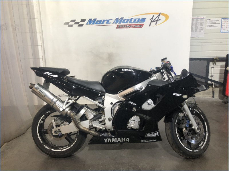 YAMAHA R6 