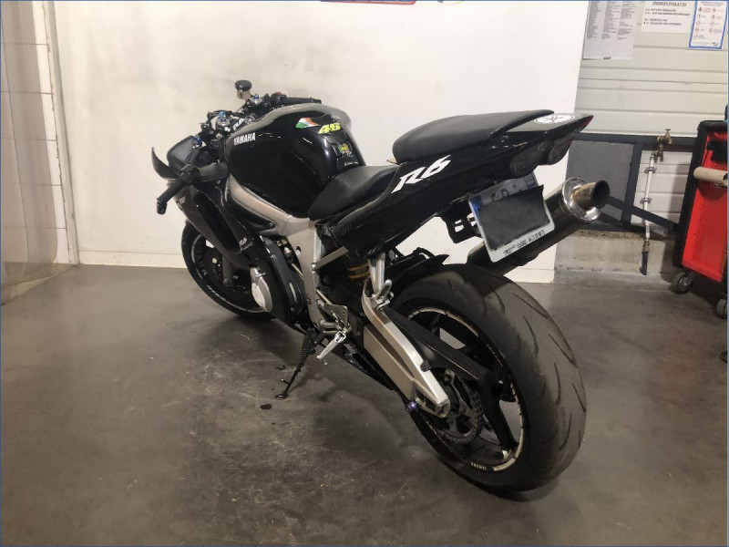 YAMAHA R6 