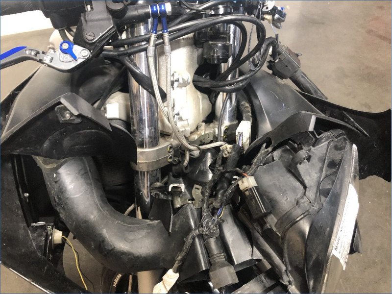 YAMAHA R6 