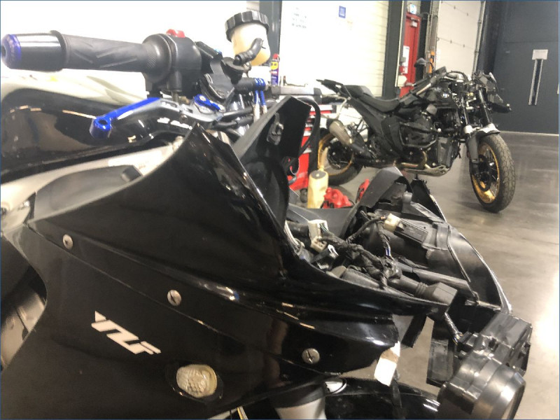 YAMAHA R6 