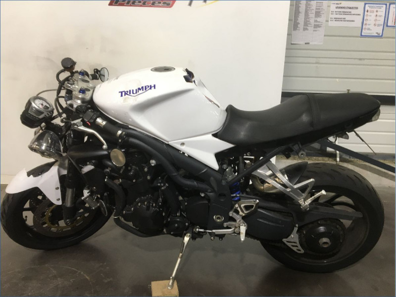 TRIUMPH 1050 SPEED TRIPLE 