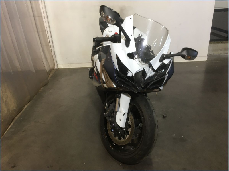SUZUKI GSX-R750 