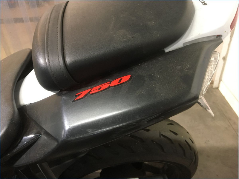 SUZUKI GSX-R750 