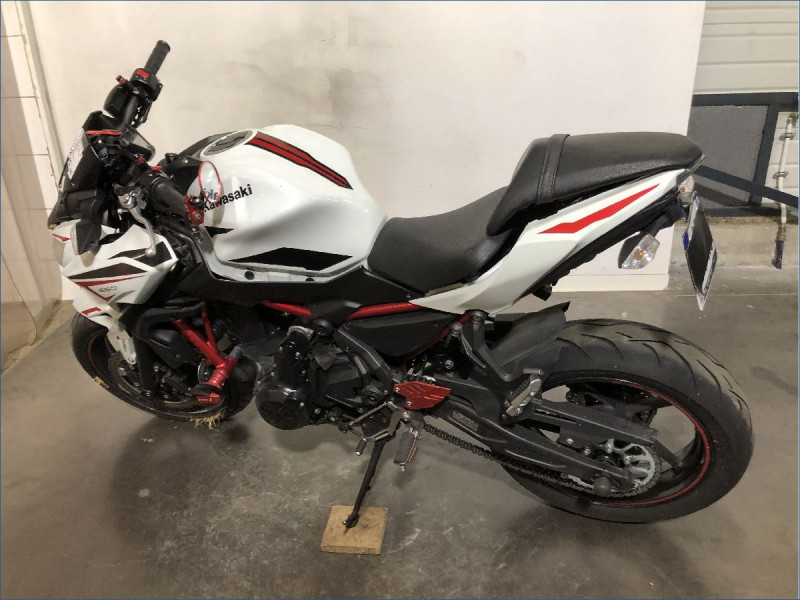 KAWASAKI Z650 