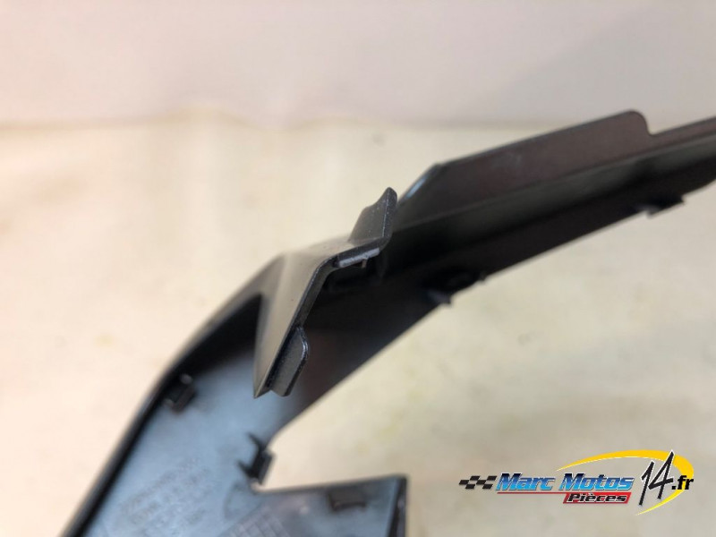 CACHE LATERAL DROIT HONDA 750 HORNET 2023